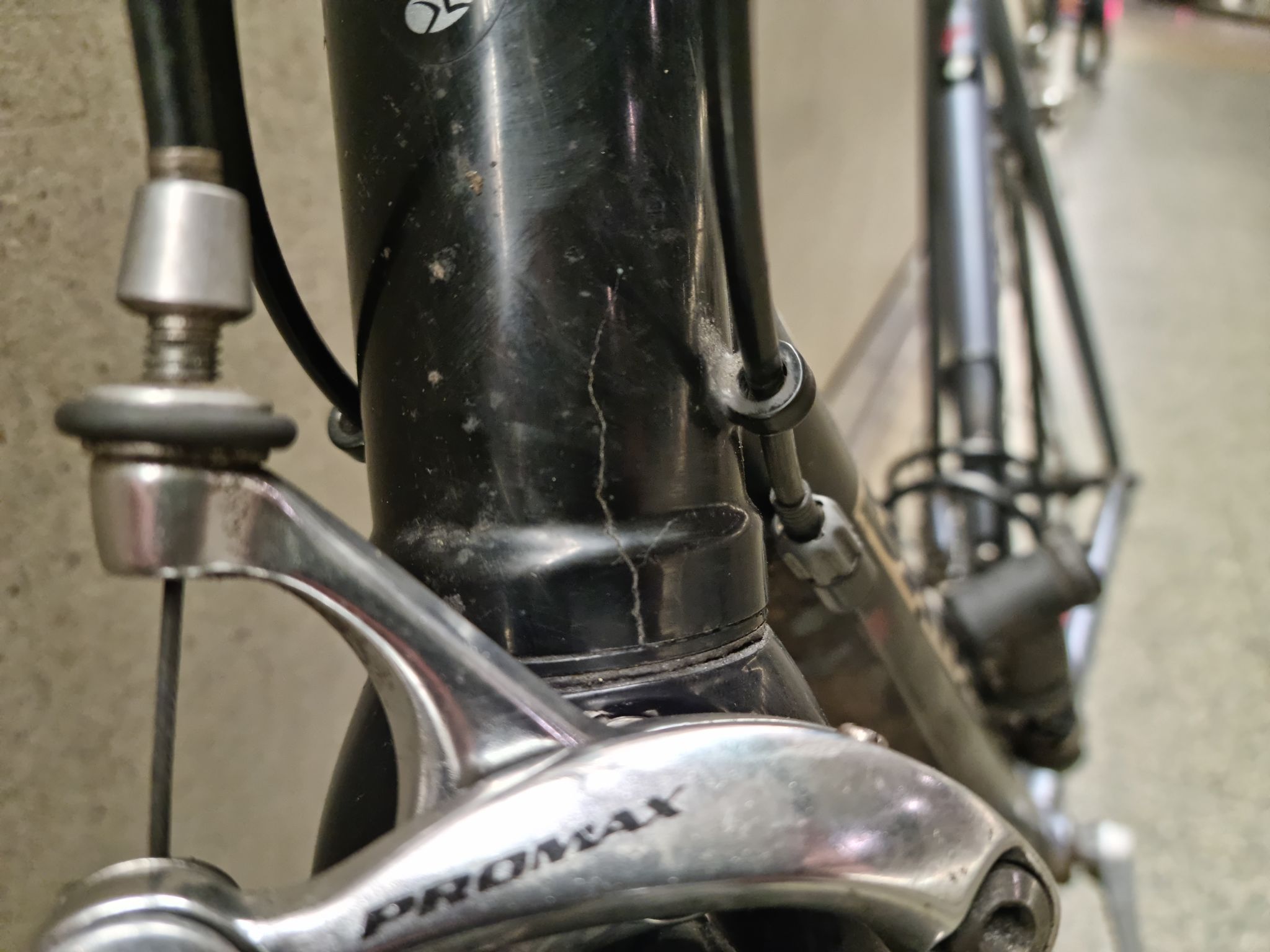 Crack in the front tube